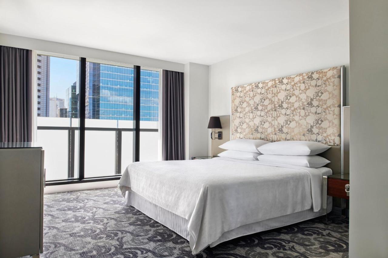 فندق شيراتون ملبورن المظهر الخارجي الصورة A guest room at the hotel